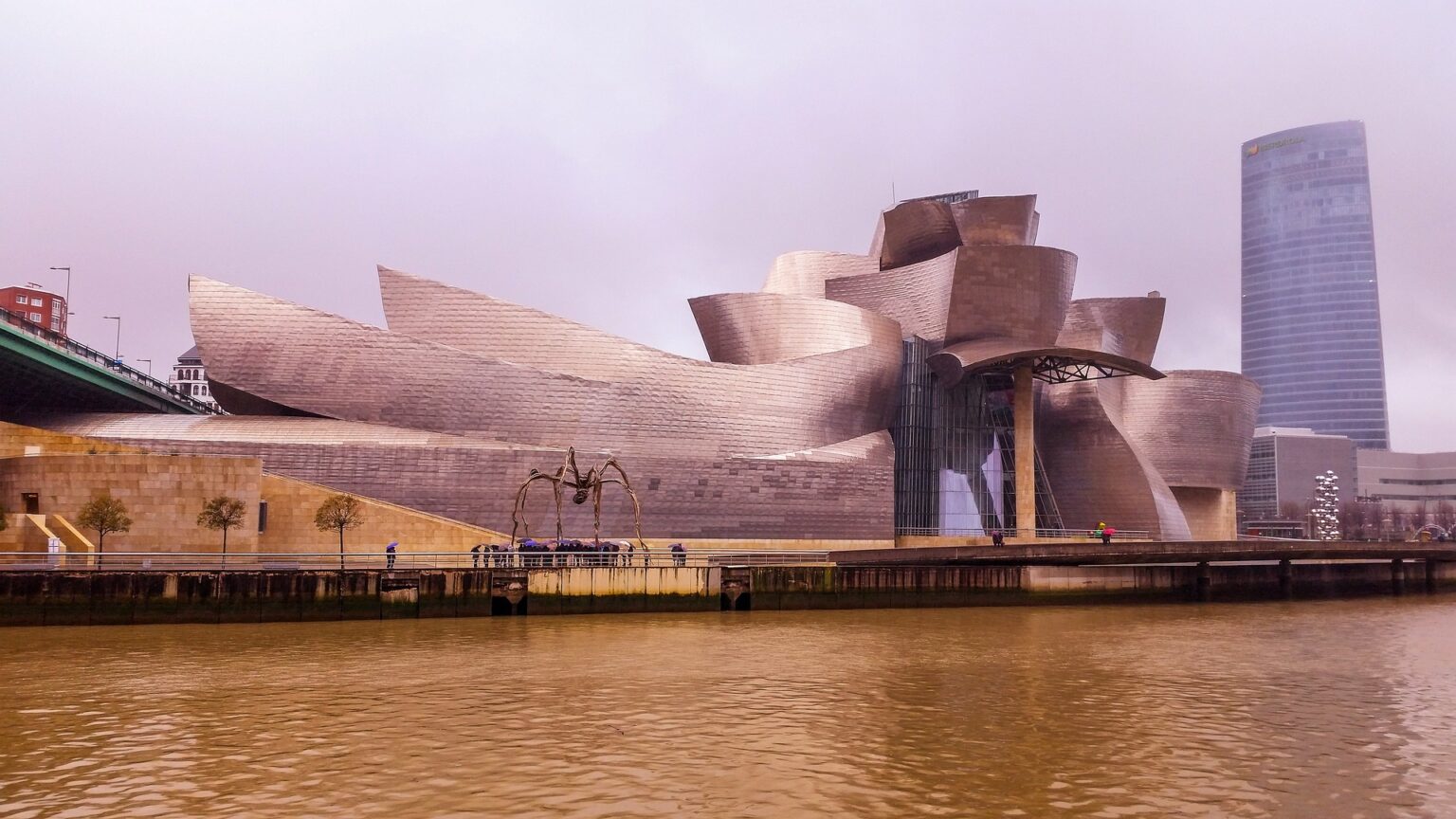 Muzeum Guggenheima w Bilbao - lato nie takie złe - MuzeOn