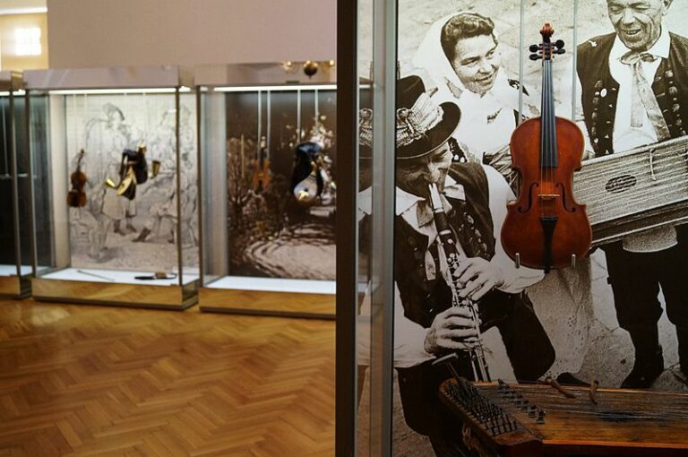 Specjalista ds. wydawnictw w Muzeum Ludowych Instrumentów Muzycznych w Szydłowcu