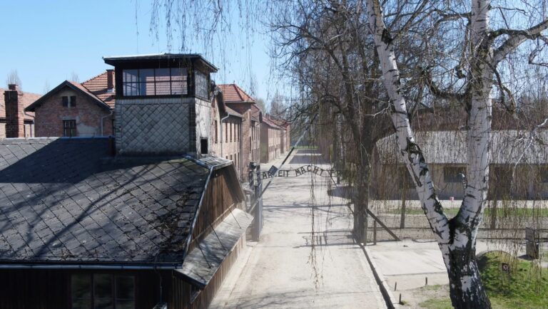 Miejsce Pamięci Auschwitz na razie dostępne tylko w weekendy