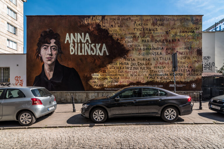 Mural z Anną Bilińską zdobi i promuje
