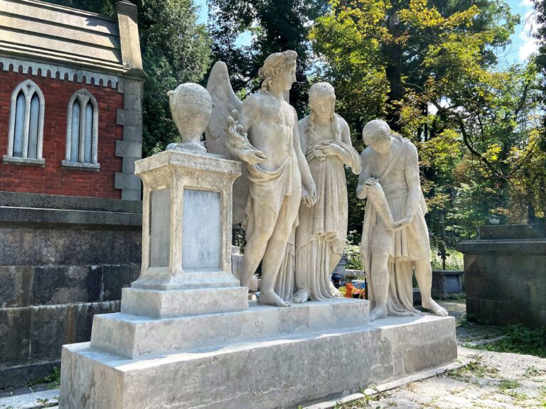 Gdzie dziad Wasz spoczął… Instytut POLONIKA finansuje prace na zabytkowych polskich nekropoliach za granicą