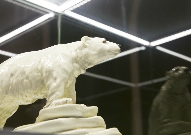 Fajansowy niedźwiedź zabytkiem grudnia w Muzeum Podlaskim