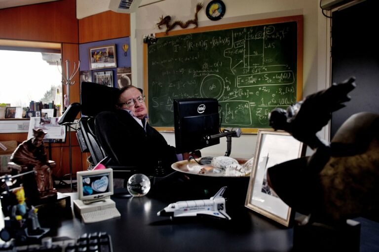 Stephen Hawking na wystawie w Muzeum Nauki