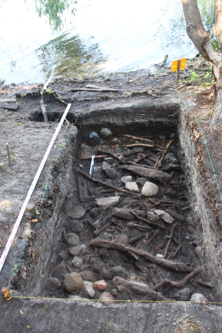 Badania archeologiczne na wyspie Ledniczka
