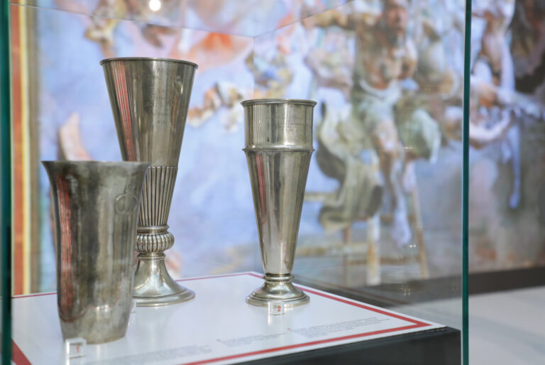 Kolekcja sreber Funduszu Obrony Narodowej przekazana do Muzeum Narodowego w Poznaniu