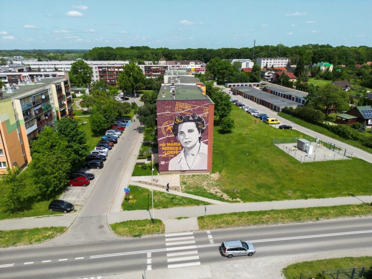 MURAL UPAMIĘTNIAJĄCY MAJOR MARIĘ MIRECKĄ-LORYŚ W NISKU