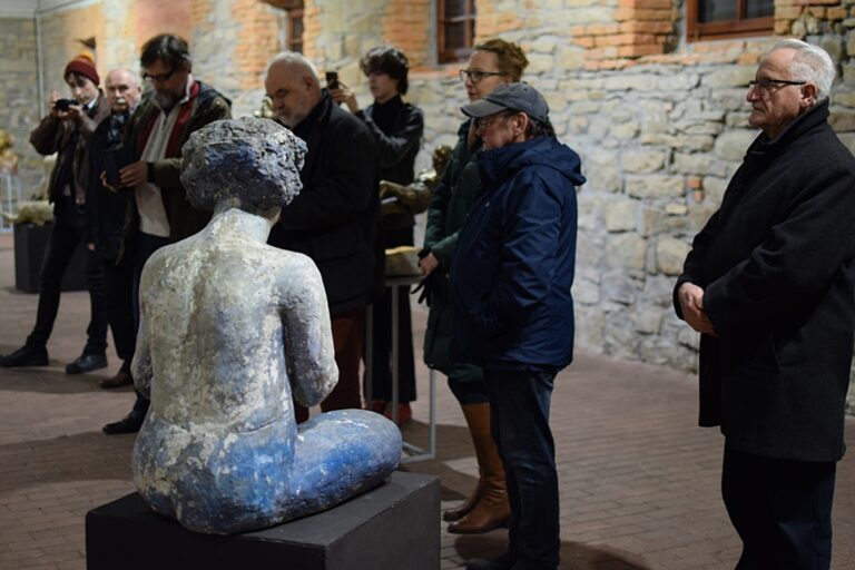 Fotorelacja z wernisażu rzeźby Zofii Kubickiej w Kasztelu w Szymbarku