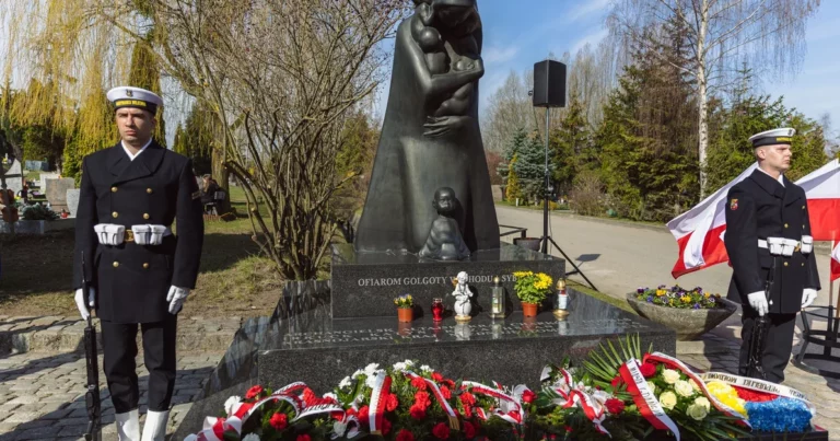 Dzień Pamięci Ofiar Zbrodni Katyńskiej oraz 84. rocznica II masowej zsyłki Polaków na Sybir