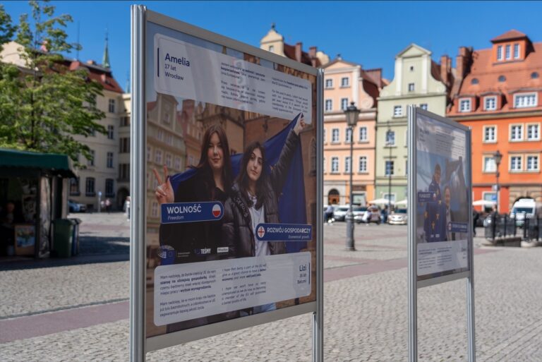 Wystawa „Miasto Stu Mostów do Europy” na placu Solnym podkreśla solidarność z Gruzją