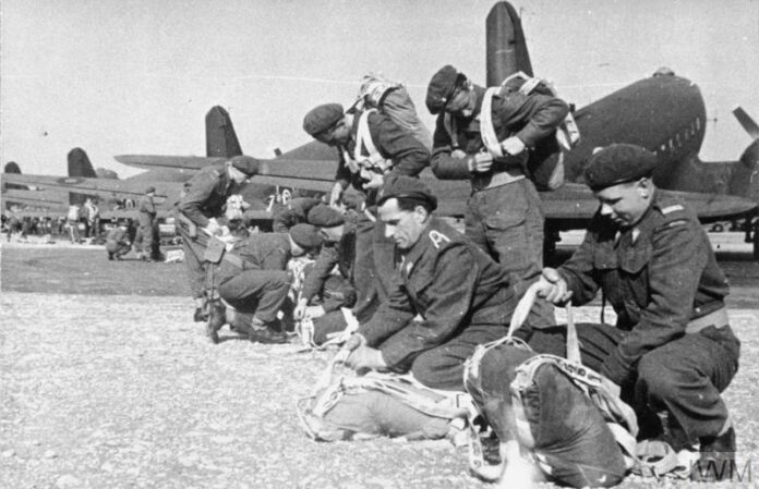 Historyczne zdjęcie 1. Samodzielnej Brygady Spadochronowej w operacji Market Garden 1944. Zbiory Muzeum Lotnictwa Polskiego w Krakowie