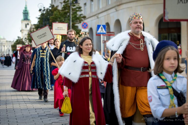 Orszak Dziejów korowód postaci historycznych