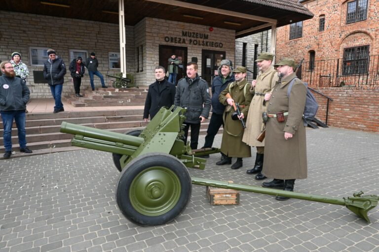 Powrót 76,2 mm armaty pułkowej wzór 43