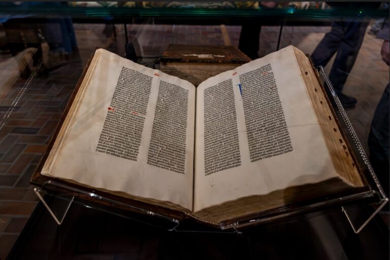 Biblia Gutenberga w Muzeum Narodowym w Warszawie / nowy pokaz w Galerii Sztuki Średniowiecznej