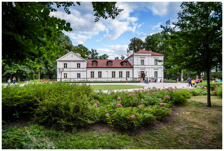 PRACA w Dziale Naukowo-Edukacyjnym w Muzeum im. Kazimierza Pułaskiego w Warce.