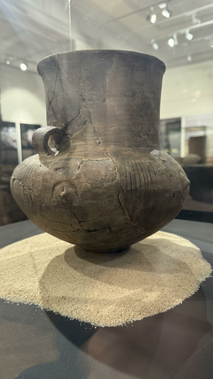 Fragment wystawy ,,Góra Zyndrama. Tajemnicza twierdza sprzed 3700 lat