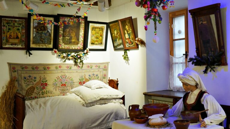 Podłażniczka, pająki, światy – świąteczne klimaty „W babcinej izbie”