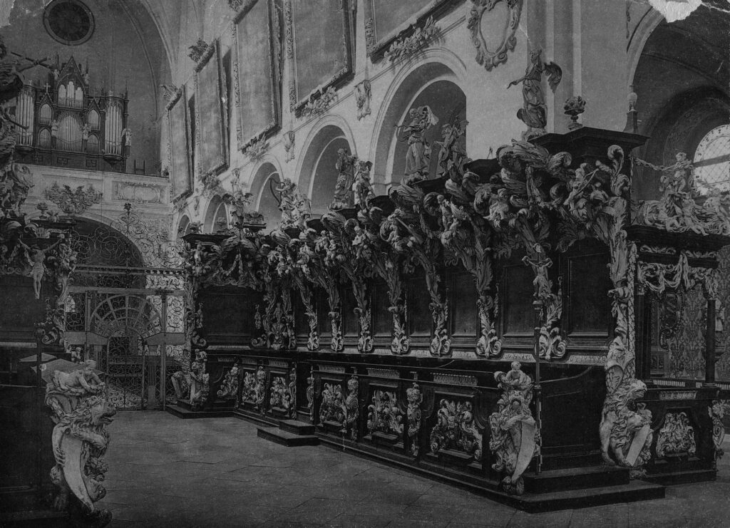 stalle anielskie z kościoła klasztornego pw. Wniebowzięcia Najświętszej Marii Panny w Lubiążu. Zdjęcie archiwalne