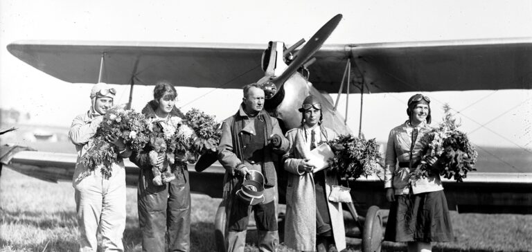 „Dziewczyny z chmur” – wyjątkowa wystawa w 95. rocznicę I Rajdu Lotniczek dookoła Polski!