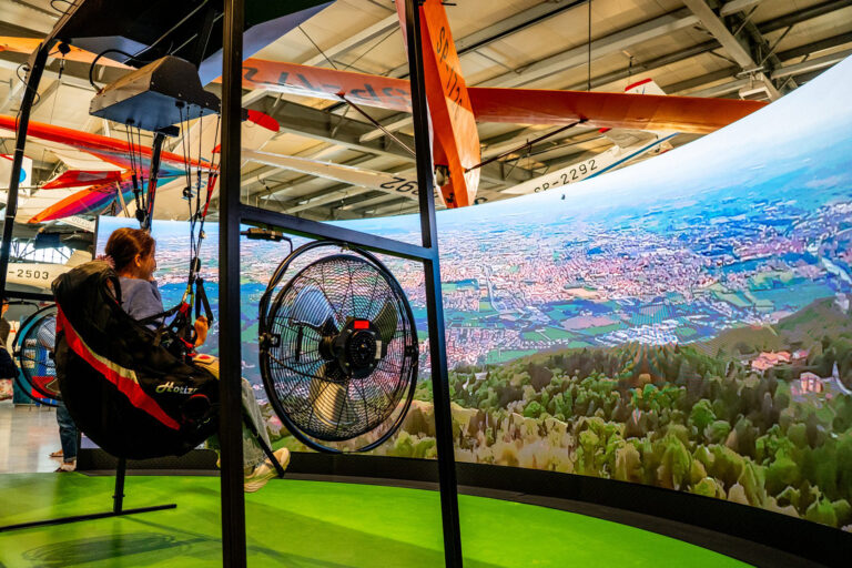 Weź udział w „Podniebnej przygodzie”! Zostań pilotem paralotni – nie odrywając się od ziemi. Wszystko dzięki technologii VR